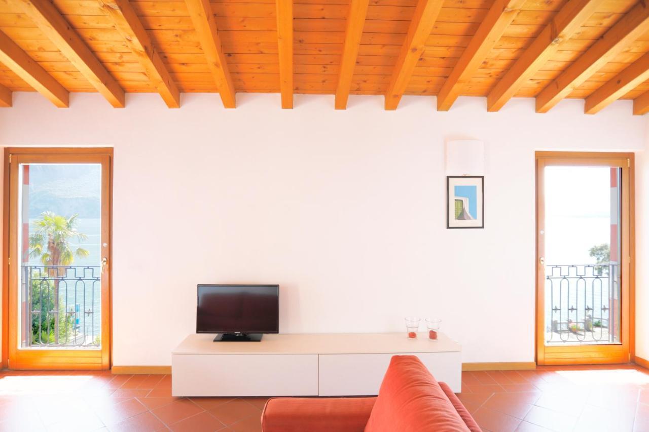 IseoLakeRental - Casa del Pescatore Riva di Solto Exterior foto